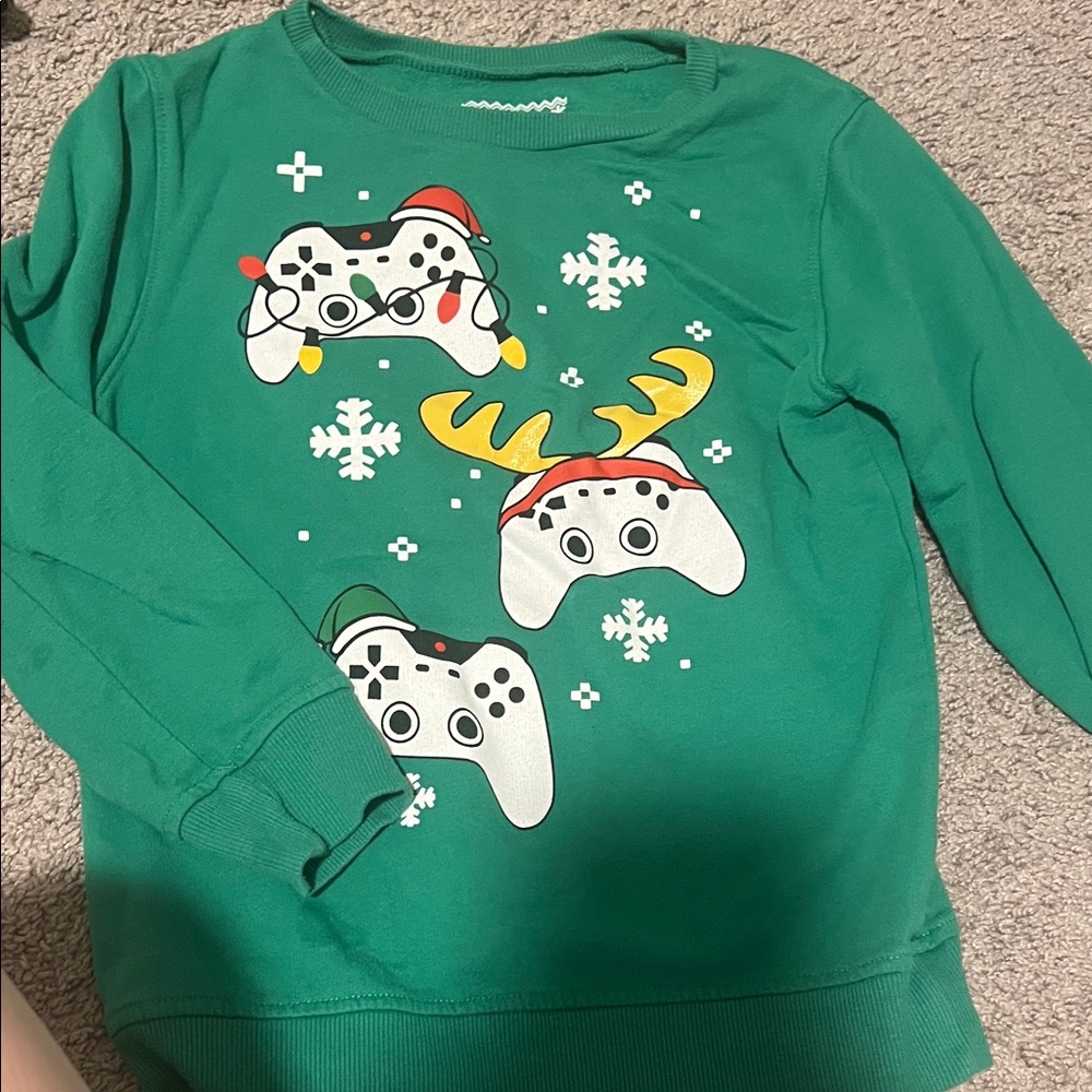 Boys Holiday sweatershirt  . Size small . Used but good condition no stains